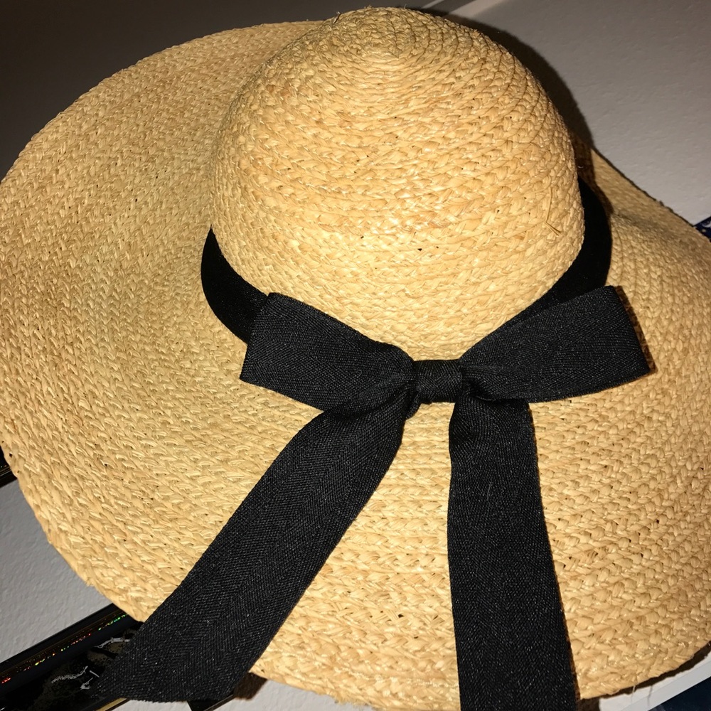 Floppy sun hat with bow